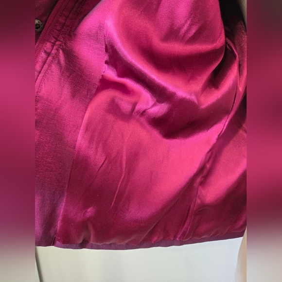 Kerrybrooke Shiny Magenta Jacket With Button Down Collar and 3/4 Sleeves. Small - Picture 10 of 15